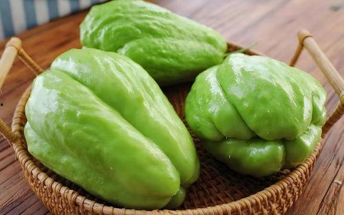 丑哥最新吃佛手瓜视频,美味与营养并存！