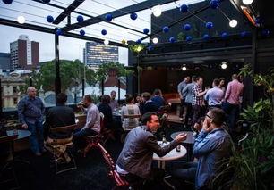 正义坊屋顶酒吧吃瓜视频,一场别开生面的吃瓜盛宴