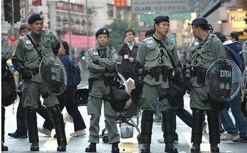英国小警察吃瓜视频,揭秘警局日常趣闻