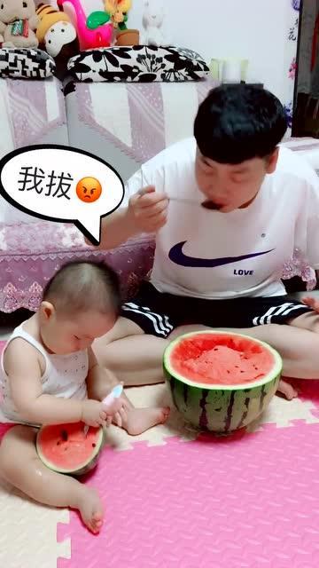 小朋友吃大瓜视频