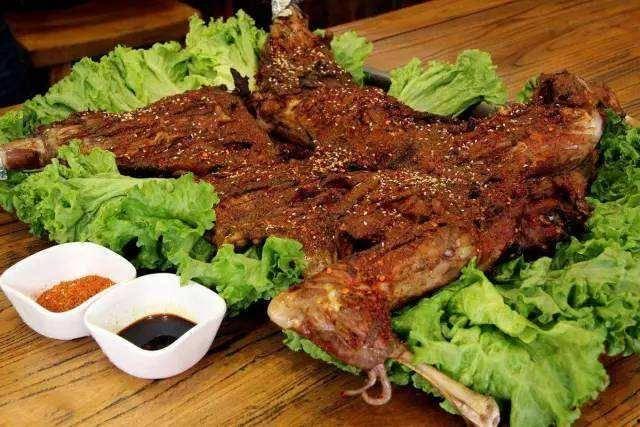 刘大瓜吃烤羊肉视频,美味瞬间引爆味蕾